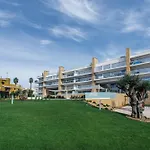 Apartamento Lovely Modern With Pool