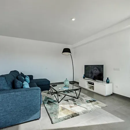 Apartamento Lovely Modern With Pool *