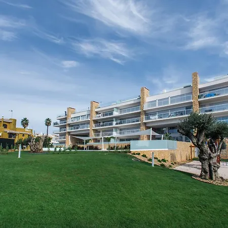 Apartamento Lovely Modern With Pool