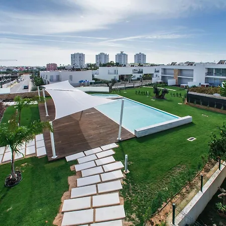 Lovely Modern With Pool אלבופיירה