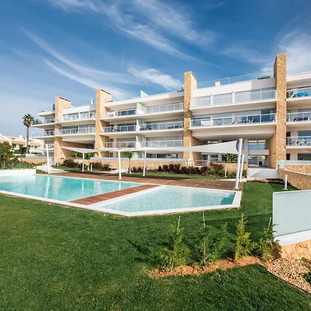 Lovely Modern With Pool אלבופיירה