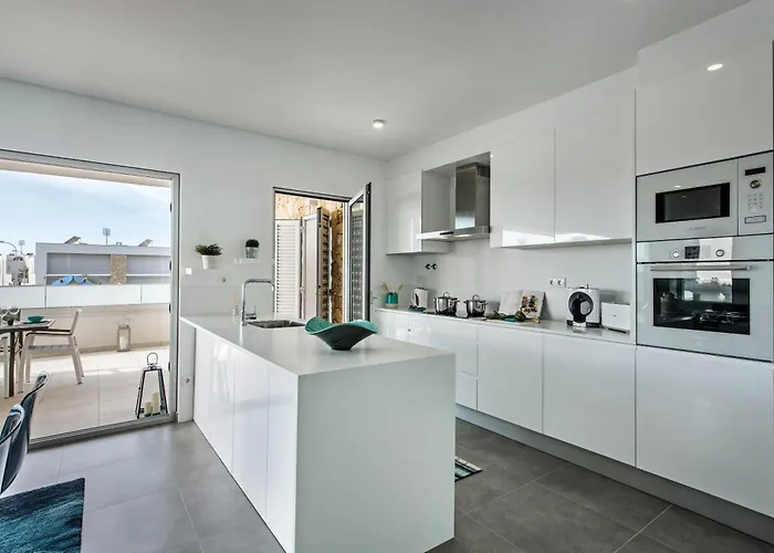 Lovely Modern With Pool