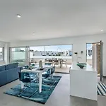 Lovely Modern With Pool Lejlighed *