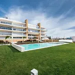 Lovely Modern With Pool Appartement *