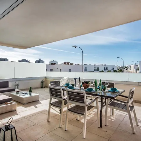 Lovely Modern With Pool 公寓