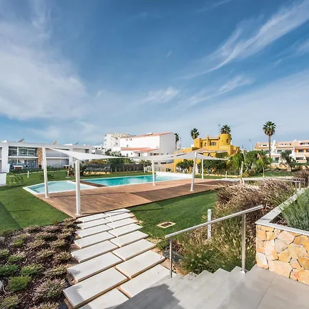 Lovely Modern With Pool 公寓 *