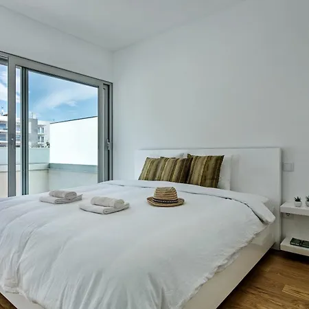 Lovely Modern With Pool 公寓 *