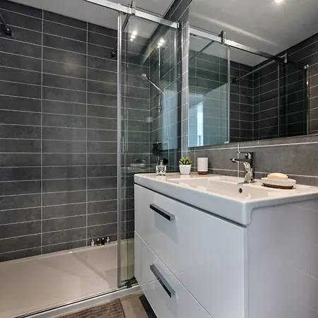 Lovely Modern With Pool * Αλμπουφέιρα
