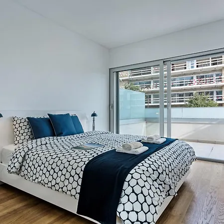 Lovely Modern With Pool Διαμέρισμα *