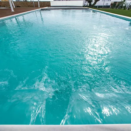 Διαμέρισμα Lovely Modern With Pool