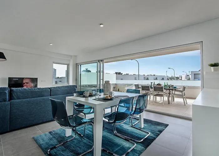 Appartement Lovely Modern With Pool