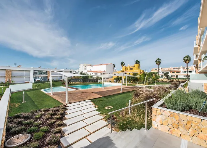 Lovely Modern With Pool Appartement *