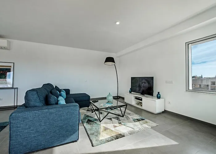 Appartement Lovely Modern With Pool *