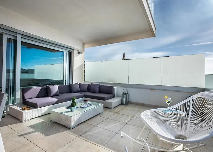 Lovely Modern With Pool Appartement *