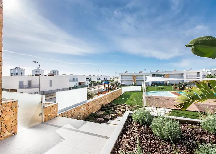 Appartement Lovely Modern With Pool *