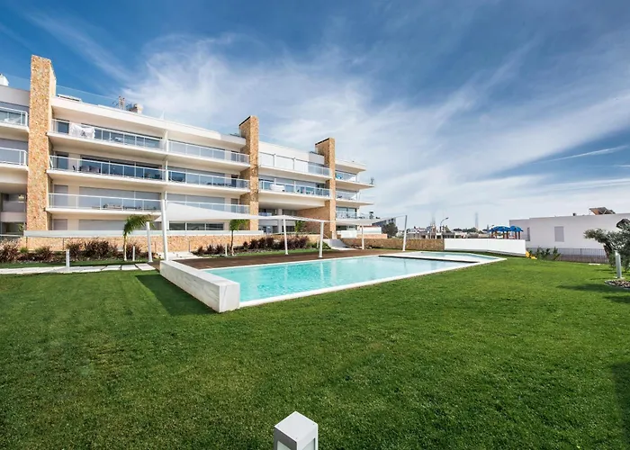 Lovely Modern With Pool 公寓 *