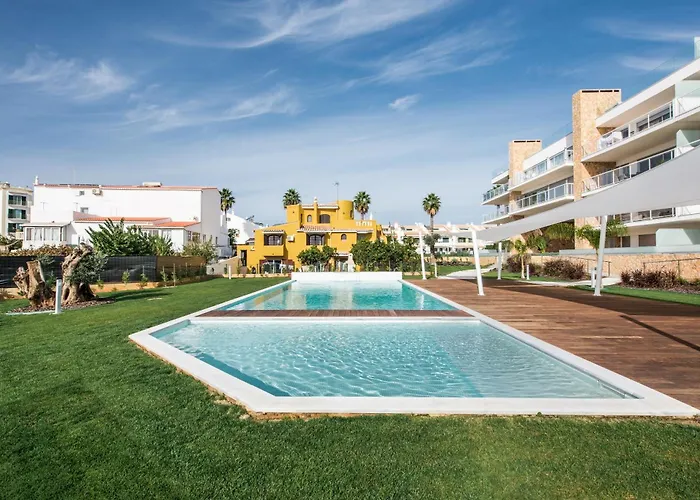 Lovely Modern With Pool 阿尔布费拉