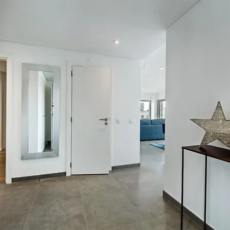 아파트 Lovely Modern With Pool